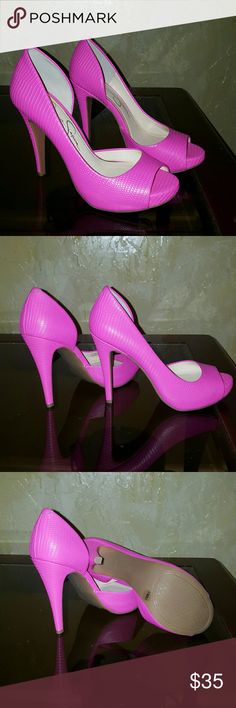 💗Jessica Simpson Heels💗 NWOT Gorgeous ultra pink bright lizard print. Perfect for summer. Make any outfit pop with these heels. 💗 Jessica Simpson Shoes Heels Lizard Print, Jessica Simpson Heels, Jessica Simpson Shoes Heels, Kitten Heels, Shoes Heels, Size 6, Heels