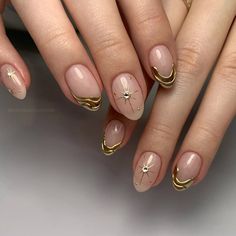 Nat Maloney Nail Artist | 𝟮𝟰 𝙘𝙖𝙧𝙖𝙩 𝙜𝙤𝙡𝙙 𝙣𝙖𝙞𝙡𝙨 Are your nails dripping in gold chrome? 💛💦 If it’s a no, why not? You are missing out! These beautiful nails are off... | Instagram