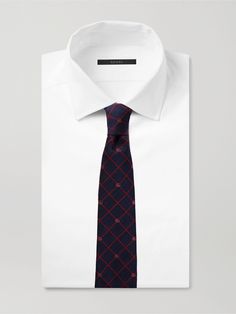 Gucci's tie is spun from a silk and wool-blend to create a subtle lustre. It's jacquard-woven with a delicate check motif alongside the house's signature 'Double G' emblem. Gucci Collection, Tie Pattern, Tie For Men, Gucci Accessories, Jacquard Weave, Red Silk, Mr Porter, Neck Tie, Fashion News