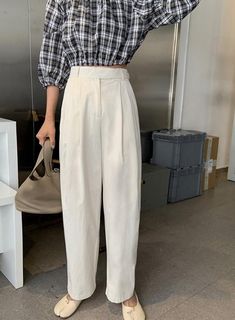 Size (CM) Waist Circumference Hips Pants Length S 62 92 94 M 66 96 95 L 70 100 96 Model is 164cm 44kg wears size S (Elastic) Lazy Style, Waist Circumference, Pants Length, Style Casual, Korean Fashion, Casual Fashion, Elastic, Pants, How To Wear