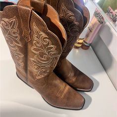 Worn Once To A Concert & Realized They Weren’t My Style. Literally Pretty Much Brand New!! Cowgirl Boots Heels, Woman’s Cowboy Boots, Cowboy Boots Square Toe Women, Ariat Boots Women's Outfit, Ariat Boots Square Toe, Ariat Cowboy Boots Women, Boots For Women Cowboy, Vaquera Boots, Women Cowboy Boots