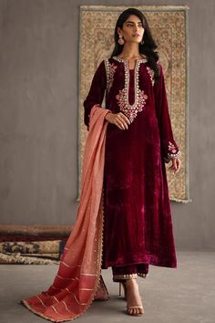 This Attractive velvet Designer Embroidered Kurti paired with velvet pant, a captivating 3-piece Salwar Kameez dress that effortlessly blends tradition with contemporary flair. This beautiful long Kurti set is meticulously crafted for women who appreciate the beauty of intricate details and sophisticated design. For any kind of customization i.e. fabric/color/style and size please message us. Care Instructions : Each product of ours is designed with highest quality standards and delicacy. Handle Bridal Anarkali, Velvet Dress Designs, Velvet Shawl, Velvet Suit, Velvet Shirt, Anarkali Suits, Designer Dresses Indian, Silk Pants, Shirt Fabric