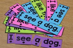 there are many different colored tags on the table that say i see a dog and i see a dog