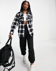 Flannel Outfits Black And White, Black White Check Shirt Outfit, Black And White Plaid Shirt Outfit, Check Shirt Outfit Women, Black And White Flannel Outfit, Black Flannel Outfit, Checked Shirt Outfit, Long Shirt Outfits