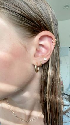 Preppy Jewelry, Ear Stack, Jewelry Inspo, Creative And Aesthetic Development, Ear Jewelry, Piercing Jewelry, Earings Piercings, Ear Piercings, Piercings