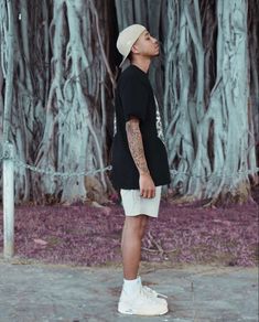 Balenciaga Triple S Outfit Men, Shorts Outfits Men Streetwear, Triple S Outfit, Short Poses, Summer Style Shorts, Air Jordan 4 Off White, Jordan 4 Off White, Man Shorts, Sneakers Outfit Men