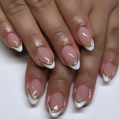 White And Gold Tips Nails, Simple French Tip Design Nails, Simple Nail Design French Tip, Short Length Nails Designs, White Tips With Gold Line, Short Almond Nails Designs French Tip, Short French Almond Nails Design, French Tip With Gold Accent Nail, Press On Nails Ideas Short