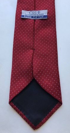 Tip Top Red Design Classy Sharp Fancy 100% Polyester Men's Neck Tie Ties Material100% Polyester Measurements Length (Classic) 54" Inches Width (Classic) 3 1/2" Inches (All our ties are measured separately) Item Condition In very good pre-owned condition (Unless Stated That The Item Is New) Classic Red Ties For Summer, Red Fitted Summer Tie, Red Design, Mens Neck Ties, Measurement Length, Neck Tie, Red, Design