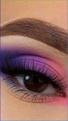 Colorful Eye Makeup Purple, Pink Purple Makeup Looks, Colourful Eyeshadow Looks, Creative Eye Makeup Ideas, Colourful Eye Makeup, Eye Makeup Purple, Vibrant Makeup, Eye Makeup Images, Makeup Nails Designs