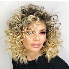 Curly Natural Curls, Medium Length Curly Hair, Cute Haircuts, Magic Hair, Curly Hair Routine, Beauty Hair Makeup, Hair Affair, Everyday Hairstyles