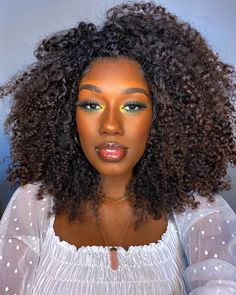 Simple Green Makeup Looks Black Women, Lime Green Makeup Looks Black Women, Green And Gold Makeup Looks Black Women, Green Eye Shadow Makeup, Green Makeup Looks Black Women, Green Makeup Looks, Makeup Looks Black Women, Natural Green Eyes, Tiana Wedding