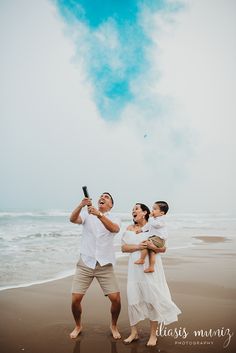 Destination Gender Reveal, Gender Reveal Beach Pictures, Gender Reveal On Beach, Gender Reveal At The Beach, Beach Gender Reveal Photography, Gender Reveal Beach Ideas, Beach Gender Reveal Ideas, Gender Photoshoot, Gender Reveal Beach