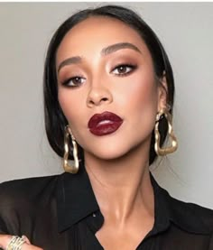 10 Celeb Vampy Lipstick Looks We Are Stealing This Fall - VIVA GLAM MAGAZINE™ Makeup Bibir, Steps Makeup, Vampy Lipstick, Red Lipstick Makeup Looks, Bold Lip Makeup, Deep Red Lipsticks, Vampy Makeup, Lipstick Dark Red, Red Lips Makeup Look