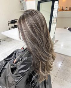 Brown Hair With Silver Highlights, Hair Color Ideas For Brunettes Balayage, Straight Brunette Hair, Hair Color Asian, Brown Hair Looks, Ash Hair Color, Hair Color Caramel