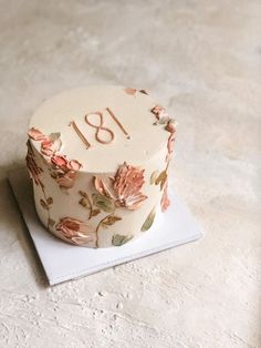 Aesthetic Cakes 18th Birthday, 18th Cake Designs, 18birthday Cake Aesthetic, Aesthetic Cakes For 18th Birthday, Bento Cake Design 18th Birthday, 18th Birthday Cake Flowers, Korean Cake Design Birthdays, Cake Design For 18th Birthday, 18th Bday Cake Aesthetic