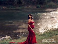 Garnet Lux Jersey {Monroe} Maternity Gown with tossable train Red Maternity Dress Photography, Red Dress Maternity Shoot, Maternity Gowns For Photoshoot, Red Maternity Dress, Photoshoot Gown, Mom Pregnancy Announcement, Maternity Photography Poses Outdoors, Beach Maternity Photos, Boho Gown