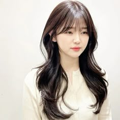 Japanese Hair Bangs, Wolfcut Hair Long With Bangs, Hush Cut Short, Hair Inspp, Korean Curtain Bangs, Hush Cut, Instagram Tone, Hairstyle Girl, Hair Asian