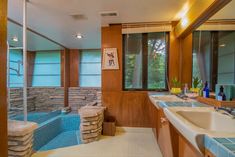 a bathroom with two sinks and a large bathtub in the middle of the room