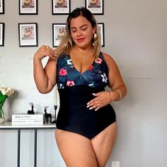 Ropa De Bao Floral Con Negro Size Xl Precio $ 25 Casual Black Swimwear With Floral Print, Womens Swim, Black Red, Black And Red, Swimming, One Piece, Floral, Red, Color