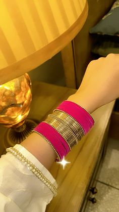 Churi Set Design, Traditional Bangles Gold, Saree With Bangles, Chudiyan Bangles, Diwali Accessories, Desi Bangles, Aesthetic Bangles, Bangles Set Indian, Bangles Aesthetic