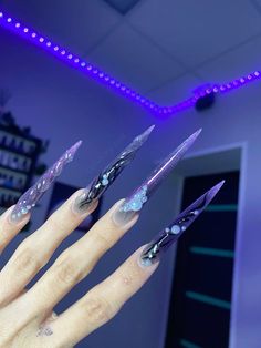 Фиолетовые ногти с жемчуженами New Year's Nails, Heart Nails, Nails Toes, Halloween Nails, Long Nails, Stylish Nails, Nail Inspo, Nail Colors