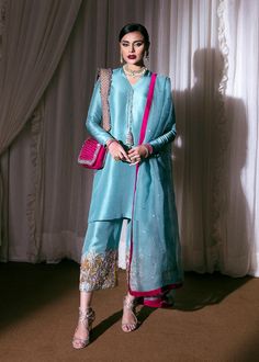 Pakistani Formal Dresses, Raw Silk Fabric, Silk Suit, Organza Dupatta, Satin Color, Silk Dupatta, Suit Designs, Pink Sequin