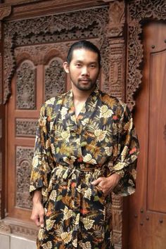 Kimono Robe. Expertly designed with a blend of tradition and modern style, this kimono robe is the perfect fusion of comfort and elegance. Made from the finest rayon fabric, our men's kimono provides a lightweight, delicate, and silky touch against the skin, akin to a gentle breeze. The material is breathable and cool, perfect for lounging or getting ready in the morning. The design carries a sense of timeless, understated style. With wide sleeves, a soft collar, and a matching belt, it is easy Brown Kimono, Men's Kimono, Male Kimono, Understated Style, Silk Kimono Robe, Hand Printed Fabric, Just Because Gifts, Silk Kimono, Rayon Fabric