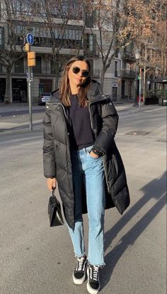 Winter Styles For Women, Clothing Checklist, Cold Weather Clothes, Warm Winter Outfit, Outfits For Mom, Cold Weather Clothing, Madrid Outfits, Nyc Outfits, Winter Outfit Ideas