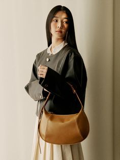 It is a daily bag brand that can be used comfortably every day.- Round shape shoulder bag- Can be worn in three ways: tote, shoulder or cross- Practical design with inner zipper pocket- Length adjustable strap detail Modern Baguette Bag For Everyday Use In Fall, Versatile Cognac Shoulder Bag With Detachable Handle, Versatile Everyday Brown Saddle Bag, Versatile Beige Hobo Bag For Work, Chic Everyday Saddle Tote Bag, Modern Camel Shoulder Bag For Travel, Versatile Cognac Shoulder Bag For Daily Use, Chic Camel Shoulder Bag With Detachable Strap, Versatile Brown Saddle Bag