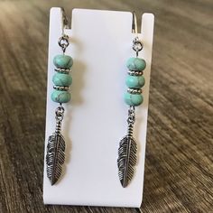 Beautifully Handmade! Simple And Lightweight Turquoise Howlite Rondelle Beads With Silver Accents And A Dangle Feather Charm ***Can Make With Either Style Ear Wire Firm Price Turquoise Feather Earrings, Leather Jewelry Diy, Hobby Ideas, Turquoise Earrings Dangle, Jewelry Techniques, Feather Charms, Silver Feather, Turquoise Howlite, Feather Earrings