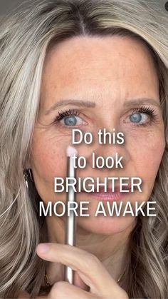 Makeup Instructions, Loin Recipes, Makeup Over 50, Makeup Over 40, Makeup Tips For Older Women, Eyeshadow Tips, Makeup For Older Women, Makeup Brushes Guide, Face Features