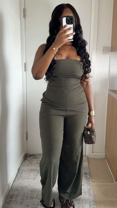 Outfits Black Women Birthday, Black Women Birthday Outfits, Holiday Outfits Summer Evening, Women Birthday Outfit, Summer Outfits Italian, Curvy Baddie, Birthday Outfit Inspiration, Dinner Outfits Black, Dinner Outfits Black Women