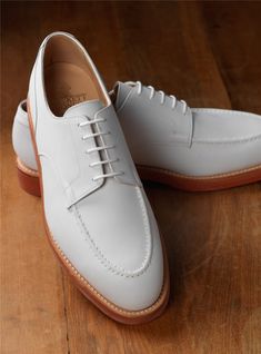 White Goodyear Welted Dress Shoes For Business, Classic White Formal Oxfords, Fitted White Dress Shoes With Rubber Sole, Elegant White Dress Shoes For Derby, Fitted White Plain Toe Oxfords, White Leather-sole Oxfords For Semi-formal Occasions, White Classic Formal Dress Shoes, Classic White Formal Dress Shoes, White Goodyear Welted Oxfords For Business