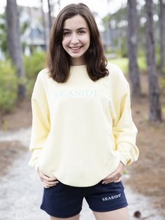 Cozy Tops, Sweatshirt Outfit, Popular Outfits, Graphic Shirts, Rib Knit, Winter Outfits, Color Palette