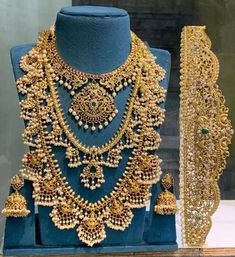 an elaborate necklace and bracelet set on display