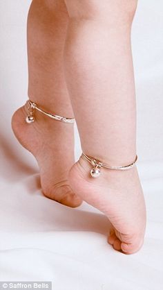 Pendent Design, Baby Jewelry Gold, Kids Gold Jewelry, Baby Bangles, Anklet Designs, Ankle Jewelry, Daughter Jewelry, Ankle Chain