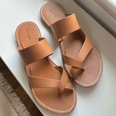 Soludos Brown Leather Flat Sandal Size 10 Never Worn Brown Toe Post Sandals For Everyday, Brown Leather Flats, Leather Sandals Flat, Brown Leather Sandals, Leather Flats, Flat Sandals, Leather Sandals, Brown Leather, Size 10