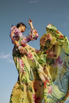 Long Sleeve Flowy Maxi Dress, Miami Resort, Dress Editorial, Farm Rio Dress, Ombre Maxi Dress, Tropical Fashion, Ombre Color, Pretty Style, Bird Print