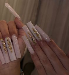 @mayreniDior08 White Nails With Gold, Nails Photos, Gold Acrylic Nails, Tapered Square Nails, Long Acrylic Nail Designs, White Acrylic Nails, Glow Nails, Bling Acrylic Nails