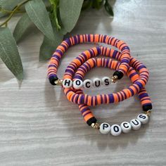 Set Of 3 Colors Are Purple, Orange And Black Size: 6.5-7.5in Wrist Handmade Heishi Beaded Stretch Band Hocus Pocus Bracelets. Heishi Beads Are Environmentally Friendly Polymer Clay And Resilient, Lightweight And Keep Their Colors! $25 For All 3 Bracelets. But Offers Always Welcome! Bracelets Heishi, Make Clay Beads, Beaded Braclets, Preppy Bracelets, Autumn Bracelet, Healing Gemstone Bracelets, Halloween Bracelet, Turquoise Bead Bracelet, Clay Bracelet