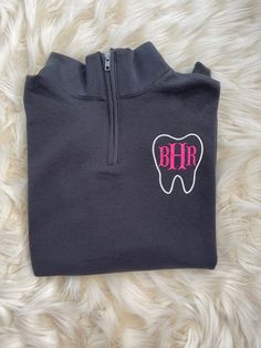 Calling all dentist and dental hygienists! Get one of these cute pullovers to show off your profession and monogram. Pick your pull-over color and size from the drop down menu! Please leave seller a note with the initials (first-LAST-middle), font, and thread colors that you would like on the pullover. Feel free to message the seller if you have any questions! Cute Pullovers, Southern Monogram, Lane Johnson, Preppy Monogram, Monogram Pullover, Nursing School Gifts, Johnson City Tn, Graduation Cap Designs, Dental School