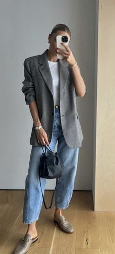 Gucci Princetown, Denim Street Style, Autumn Trends, Blazer Outfit, Classic Wardrobe Staples, Outfit Inspiration Fall, Classic Wardrobe, Work Wardrobe, Blazer Fashion