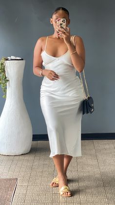 Dominican Republic Vacation Outfits, Fair Outfits Black Women, Chic Feminine Outfits, Well Dressed Women Classy, Curvy Casual Outfits, Modest Casual Outfits, Classy Summer Outfits, Chic Dress Classy, Dressy Casual Outfits