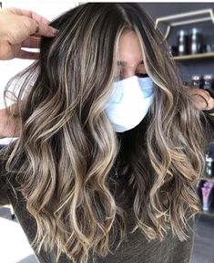 Dark Brown Hair With Blonde Highlights, Highlights Brown Hair Balayage, Short Hair Color Ideas, Balayage Extensions, For Brunettes Highlights, Highlights Caramel, Blonde Highlights On Dark Hair, Warm Scarves