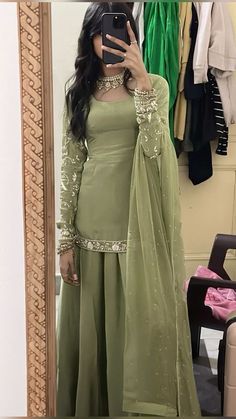 Desi Dress Design, Aesthetic Ethnic Wear, Indian Suit Designs, Desi Suits, Suit Designs Indian Style, New Pakistani Dresses, Punjabi Dress Design