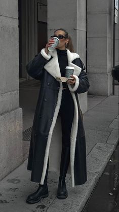 Winter Coat Outfits, Ny Outfits, Winter Outfits Cold, Outfit Invierno, Cold Outfits, Coat Outfits, Winter Outfits Women, Winter Fashion Outfits, Fall Winter Outfits