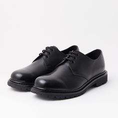 Derby  William - Josepht Shoe Artisan Casual Black Lace-up Dress Shoes, Black Lace-up Shoes With Vibram Sole, Casual Closed Toe Leather Shoes For Streetwear, Black Casual Lace-up Dress Shoes, Black Lace-up Casual Dress Shoes, Casual Round Toe Oxfords For Streetwear, Leather Lace-up Streetwear Shoes, Casual Lace-up Dress Shoes With Textured Sole, Casual Black Lace-up Shoes With Leather Sole