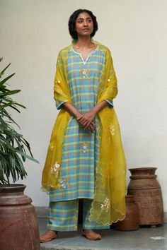 Green hand woven checkered cotton kurta with resham, mirror embroidery. Paired with pant and dupatta.
Components: 3
Type Of Work: Checkered
Neckline: Notched
Sleeve Type: Three quarter
Fabric: Mangalgiri cotton 
Color: Green
Other Details: 
Scallop border on dupatta
Length:
Kurta: 46 inches
Pant: 38 inches
Approx. product weight: 1-3 kg
Model height: 5ft 7inches, wearing size M
Occasion: Puja - Aza Fashions Kurta And Palazzo, Blouse Yoke, Scallop Border, Mirror Embroidery, Personal Shopping Service, Kurta Set For Women, Green Hand, Cotton Kurta, Vintage Film