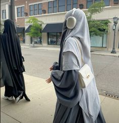 Niqabi Outfit Ideas, Niqab Fashion Abayas, Burqa Aesthetic, Aesthetic Niqab, Hijabi Fashion Dress, Niqabi Outfit, Niqabis Aesthetic, Jilbab Outfits Aesthetic, Khimar Aesthetic