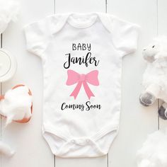 Gender reveal bodysuit for Name Reveal personalised baby bodysuit is a unique and special way to announce the name & Gender Reveal on bodysuit  of a new arrival to friends and family.  Gender Reveal personalised bodysuit is perfect for a name reveal party or for sharing the name of the new addition with loved ones in a unique way. It is a thoughtful and exciting way to involve family and friends in the anticipation of a new arrival, and can make for some adorable photo opportunities. Shop our co Name Reveal Party, Family Gender Reveal, Baby Name Reveal, Name Reveal, Custom Baby Onesies, Halloween Onesie, Personalized Onesie, Baby Grow, Baby Easter